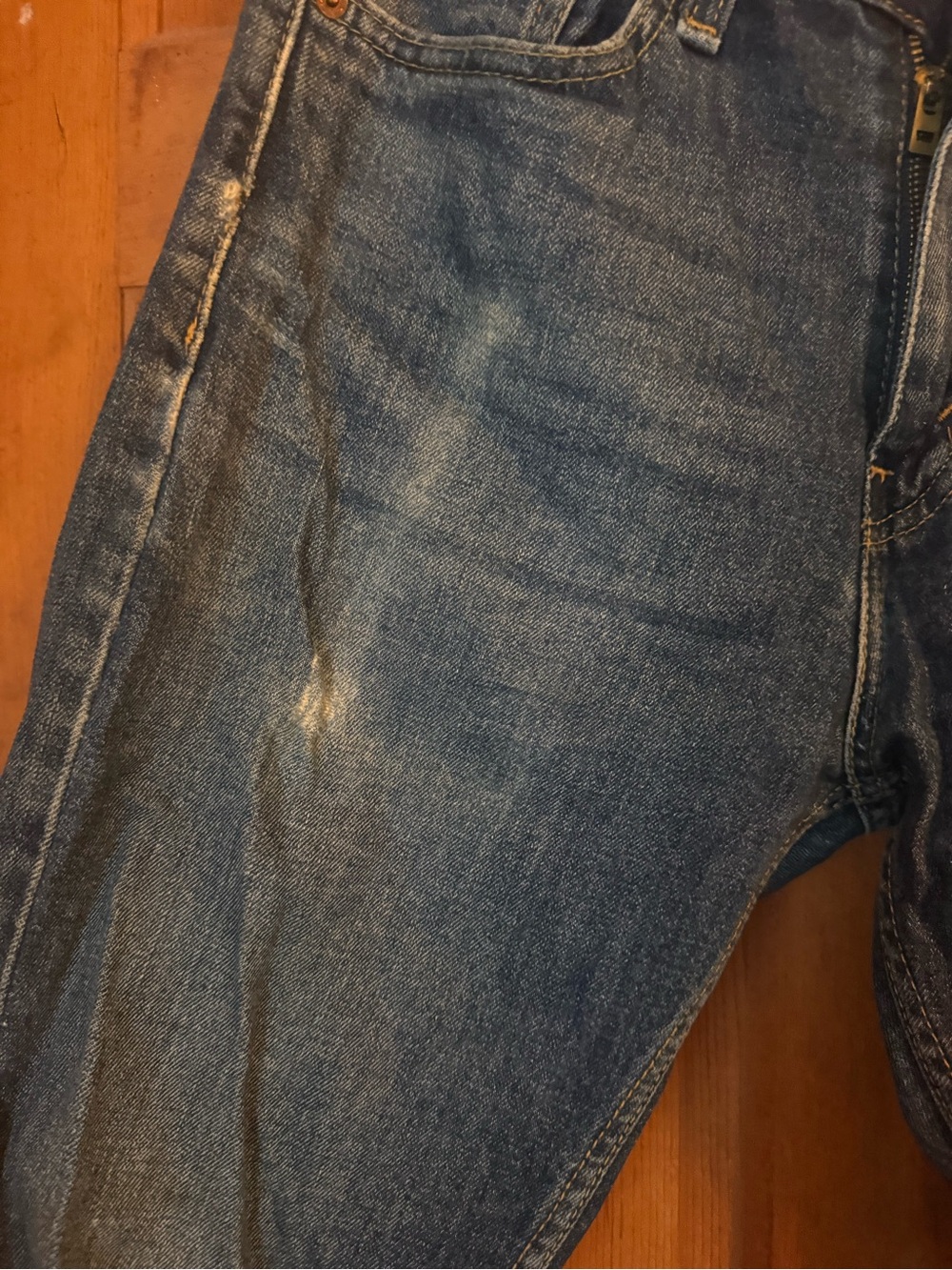 PERFECTLY WORN Levi 505s 30x32
- Classic Straight Fit - Picture 5 of 7